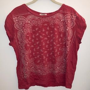 Levi’s Large L Red Paisley Crop Short Sleeve Top